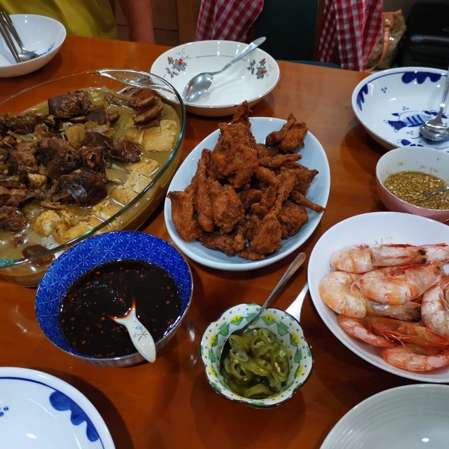 Dinner in Mentakab - fried "chicken" (quail)
