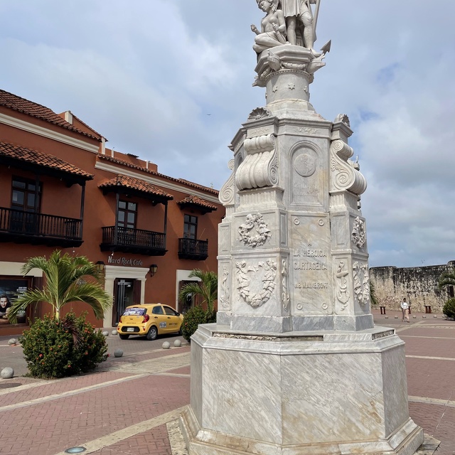 Statue at Plaza del Reloj