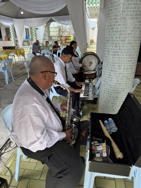 band in courtyard