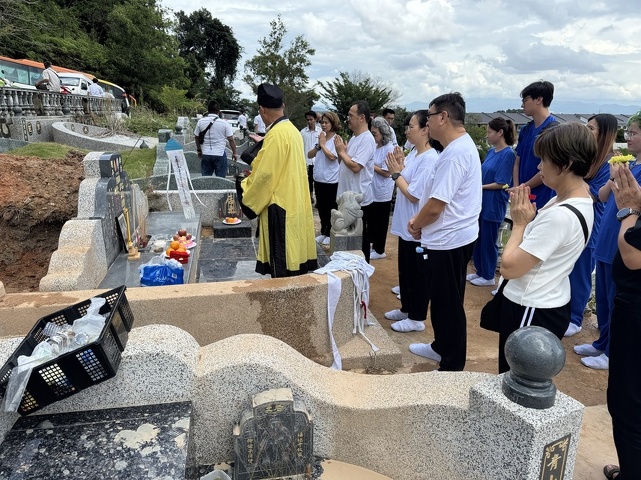 a short grave-side service